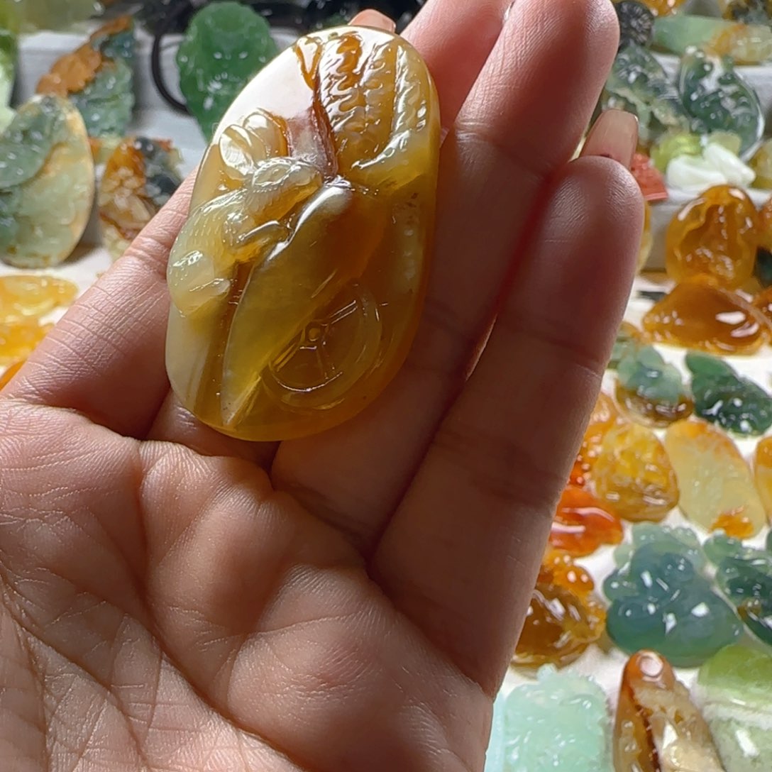 蛇纹石玉颈饰未镶嵌