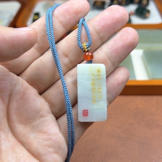 颈饰未镶嵌和田玉（糖玉）