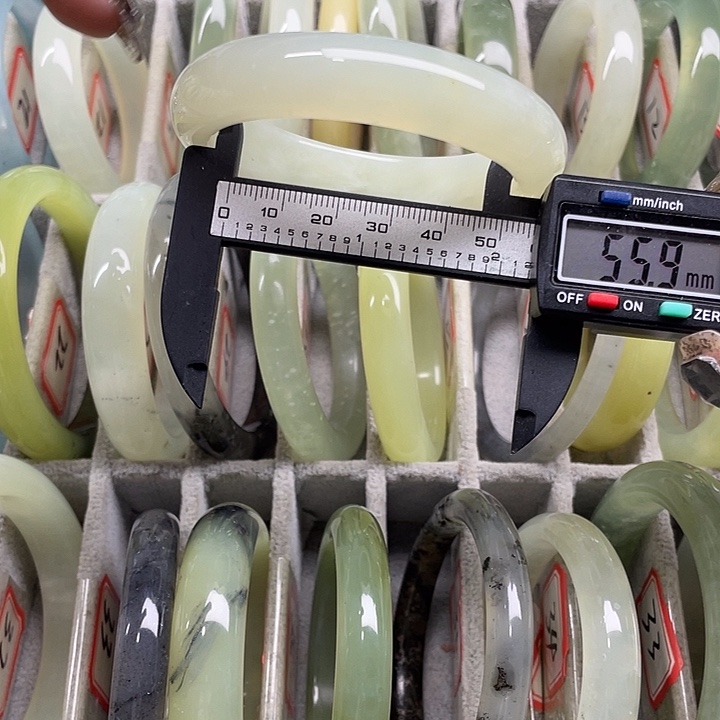 蛇纹石玉未镶嵌手镯40