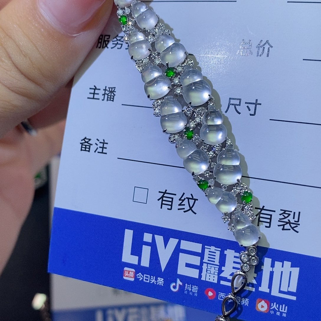 翡翠18K金镶嵌颈饰基地发货 假一赔三