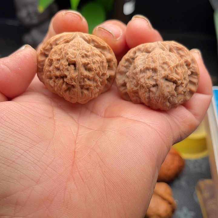 小***爱桃核把件特价核桃