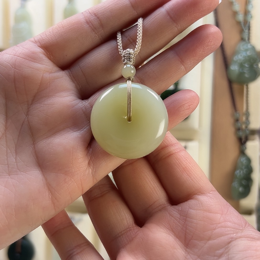 ξ****和田玉未镶嵌颈饰