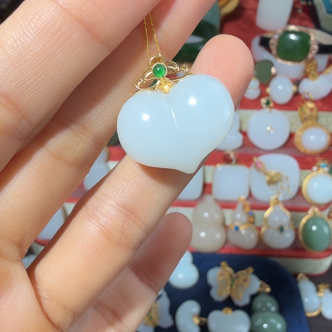 和田玉18K金镶嵌颈饰