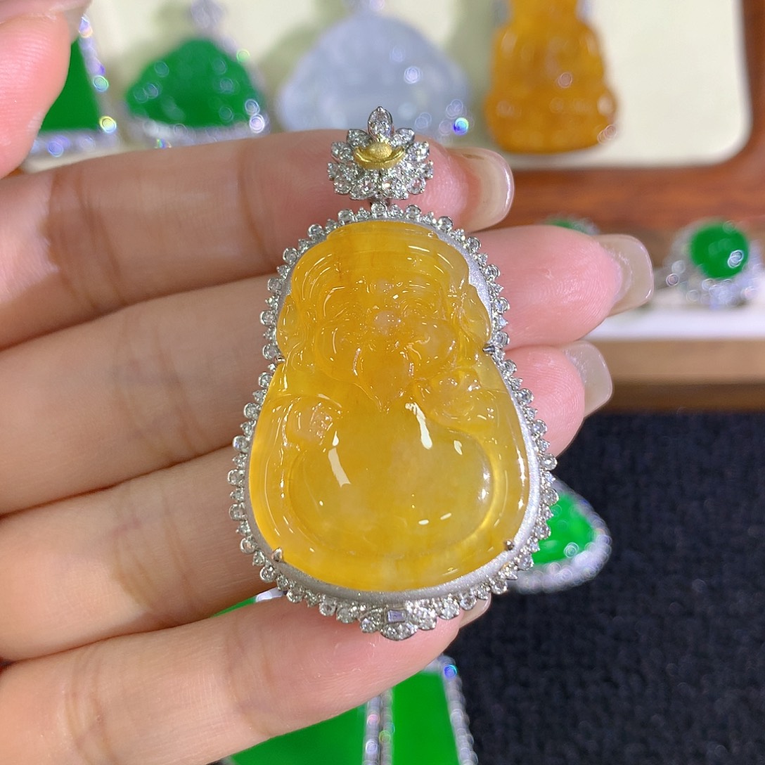 翡翠18K金镶嵌颈饰财财