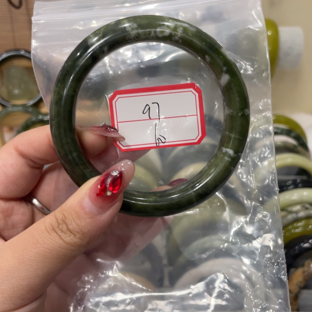 蛇纹石玉手镯未镶嵌
