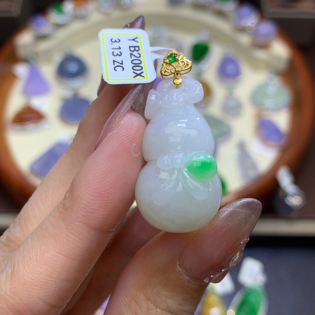 翡翠18K金镶嵌颈饰翡翠