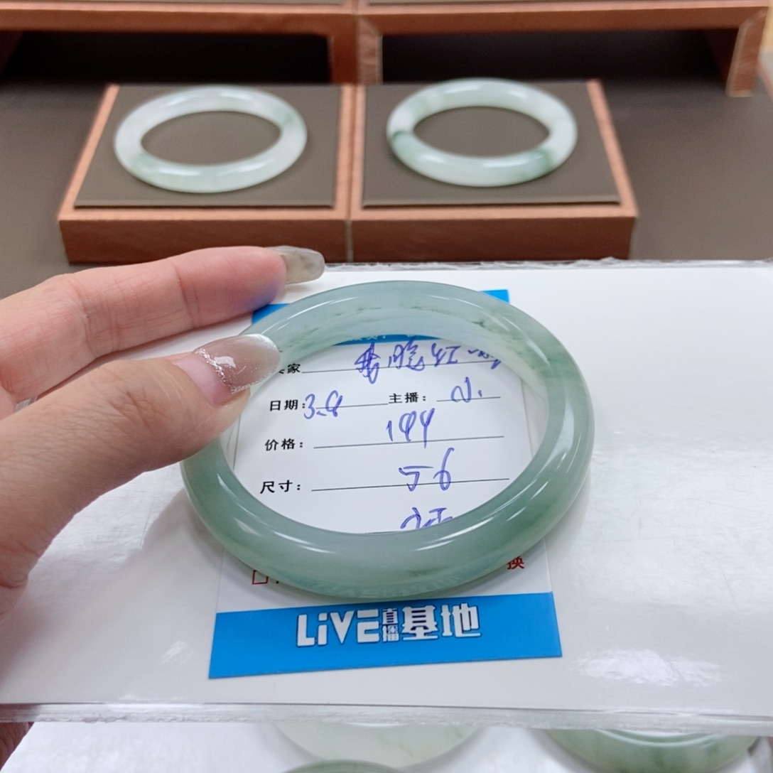 石英质玉手镯未镶嵌我***?