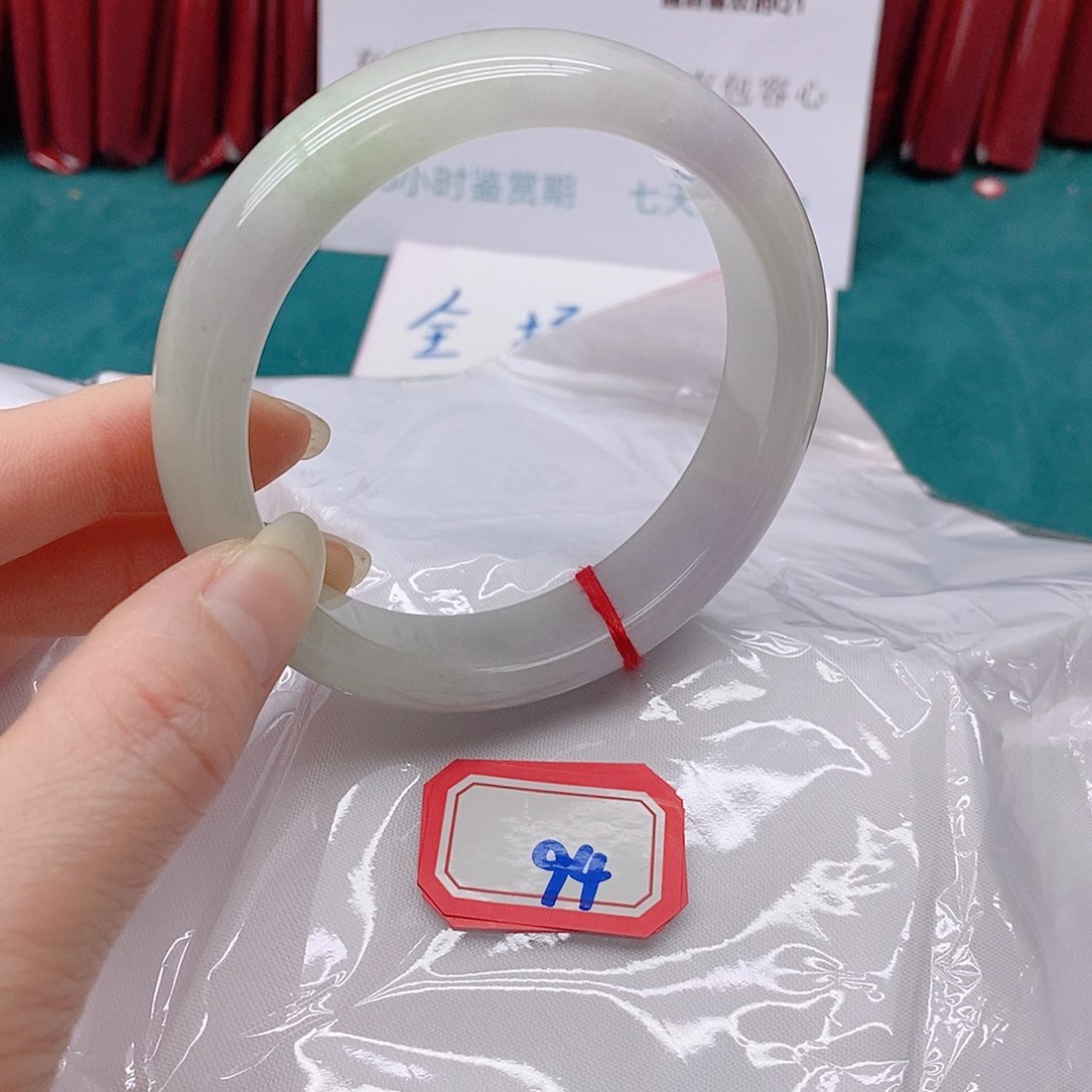 翡翠手镯未镶嵌小*朵94444444