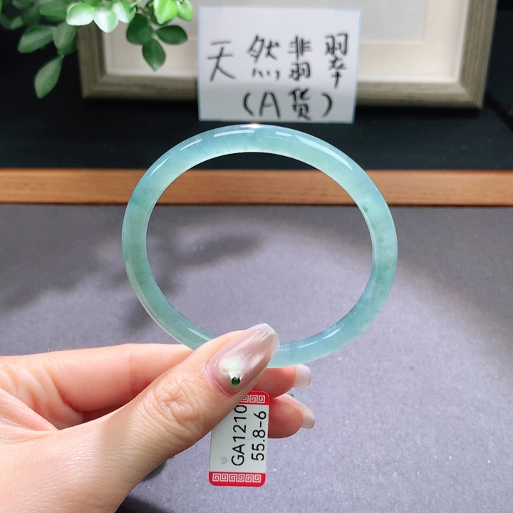 翡翠手镯未镶嵌天然翡翠手镯