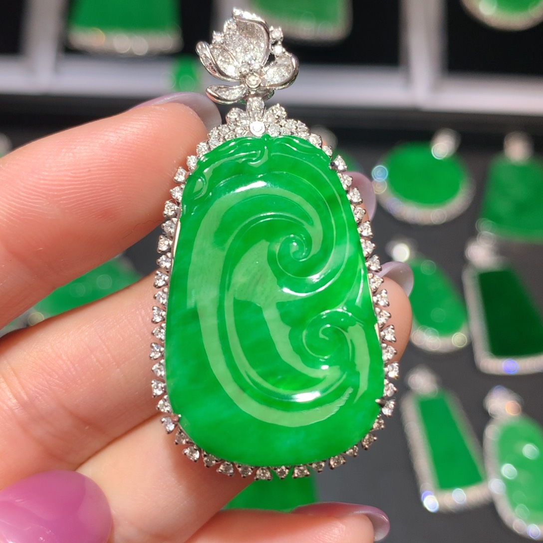 翡翠颈饰18K金镶嵌钰*格翡翠