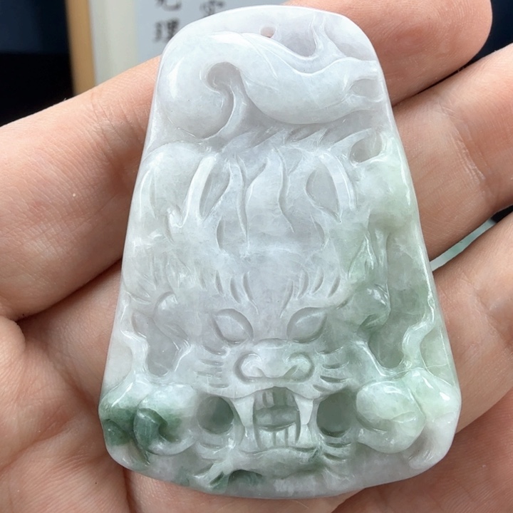 翡翠挂件未镶嵌翡翠