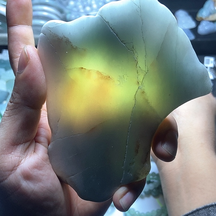 翡翠未镶嵌颈饰片料