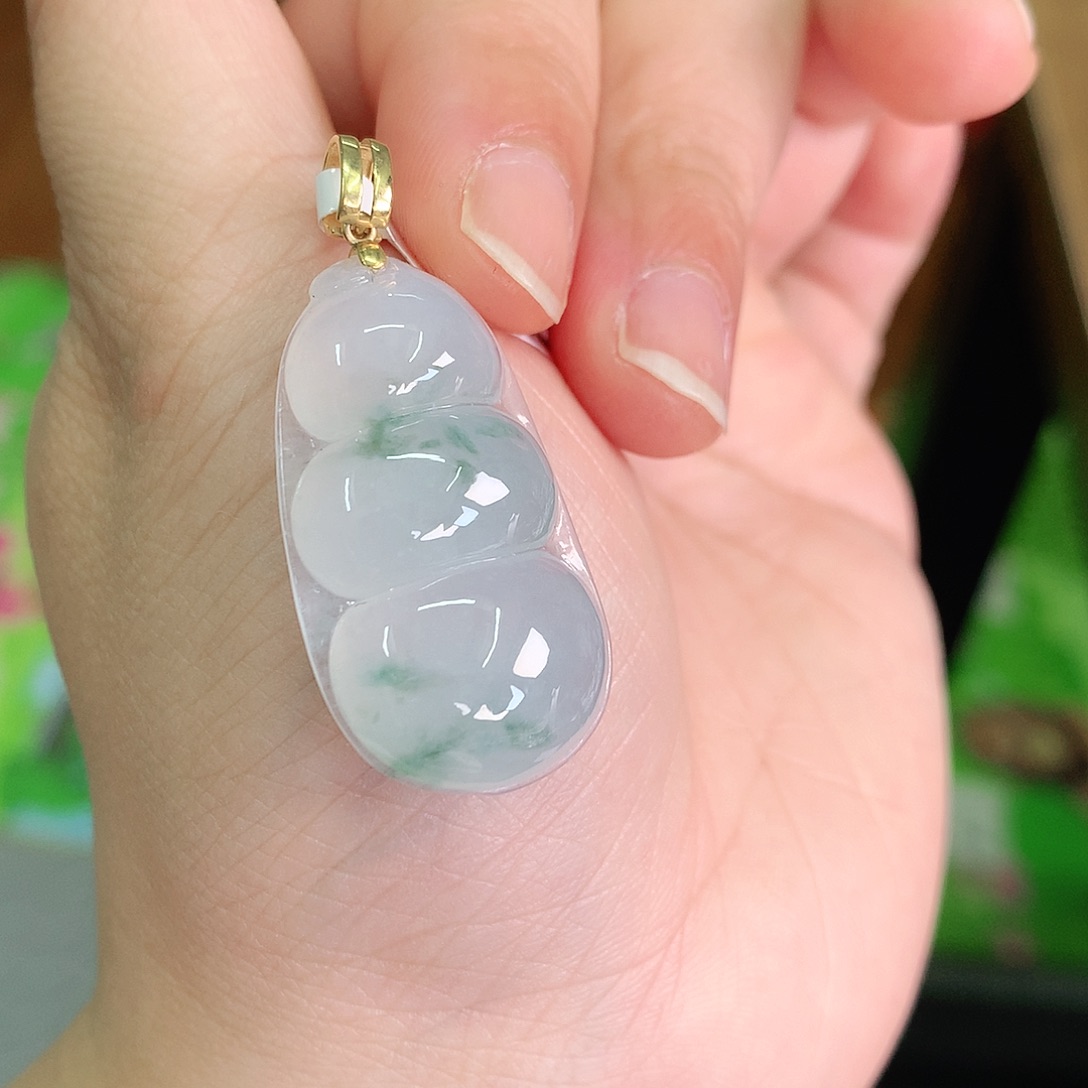 翡翠颈饰18K金镶嵌冰胶大飘绿豆子