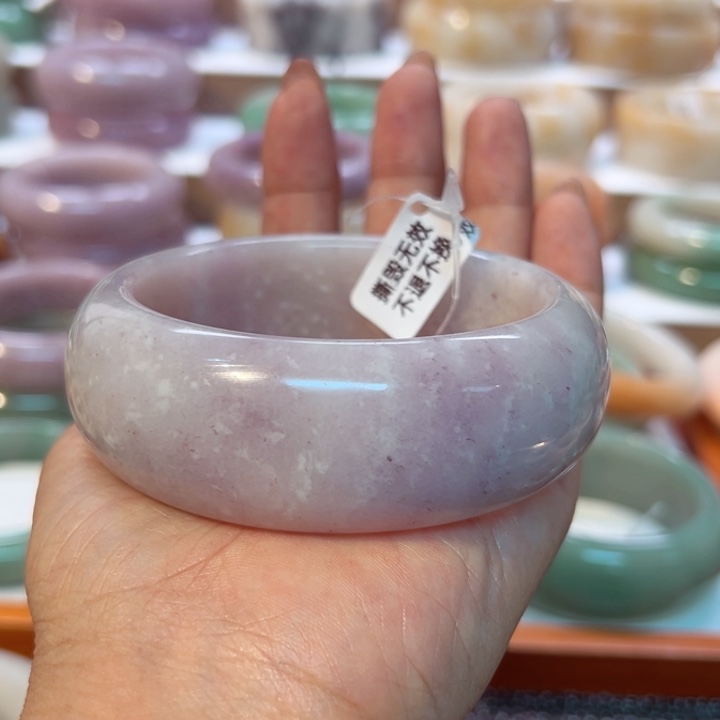 一***光石英岩玉手镯未镶嵌