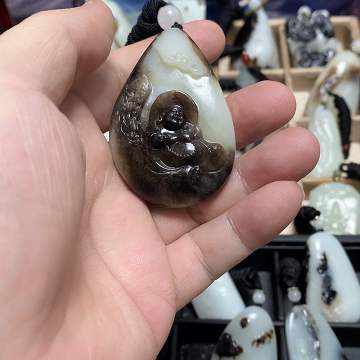 y***1和田玉未镶嵌颈饰