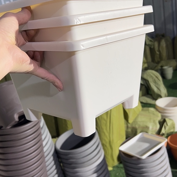 微瑕米白方盆26外径19高3个盆