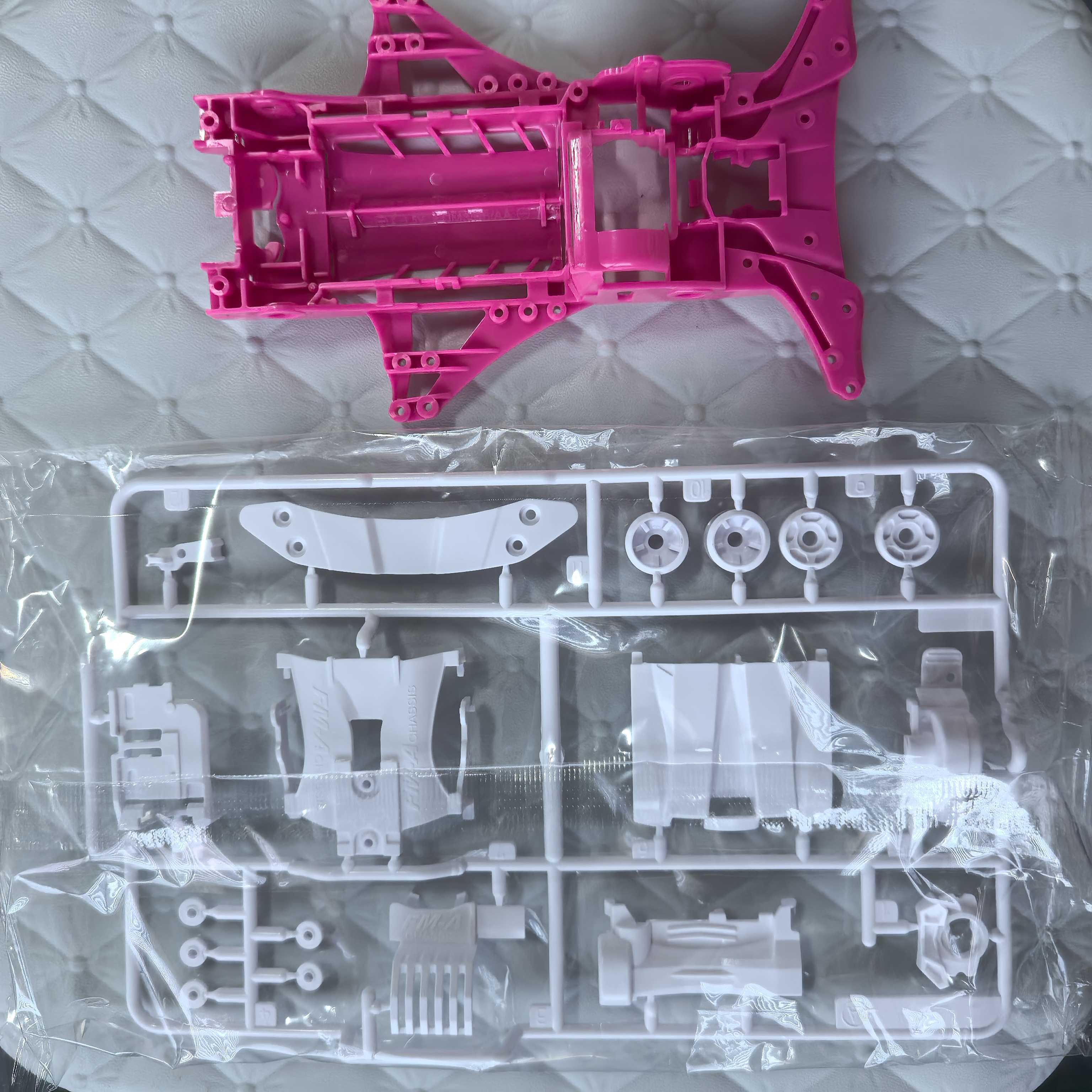 FMA粉色底盘＋白色板件拆卖
