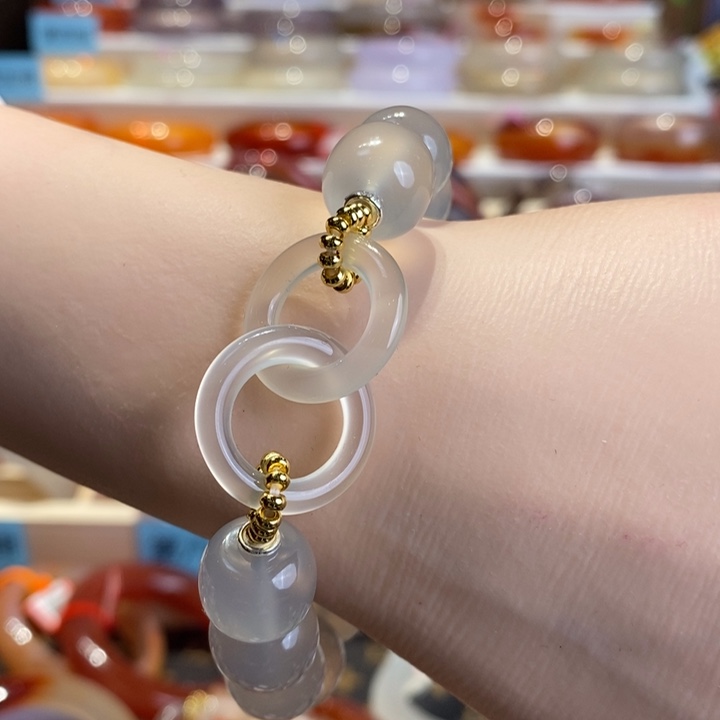 手镯玛瑙/玉髓未镶嵌i***?