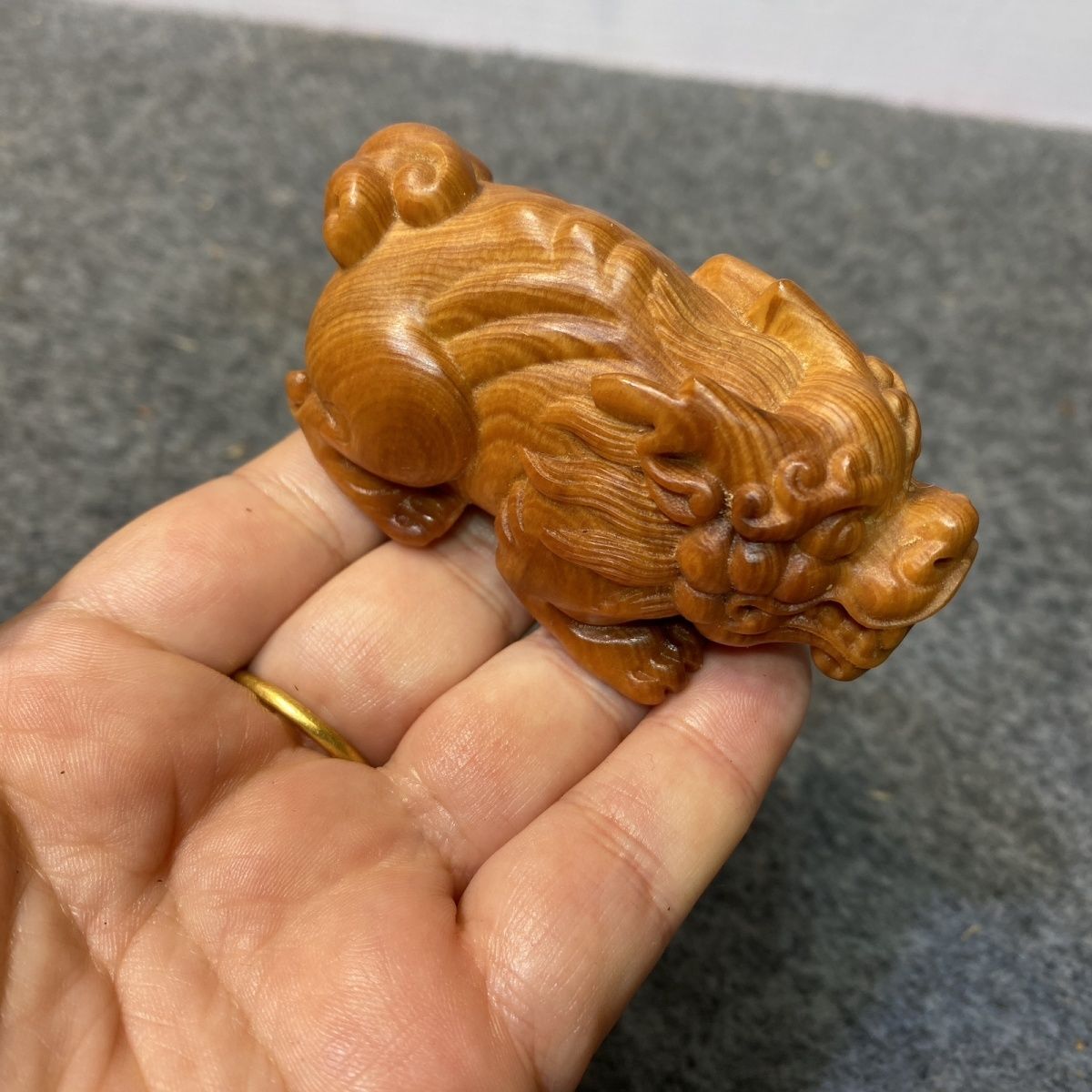 高油崖柏木雕貔貅