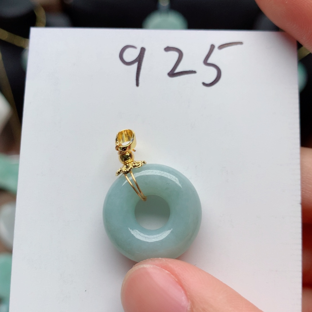 翡翠颈饰合金吊坠
