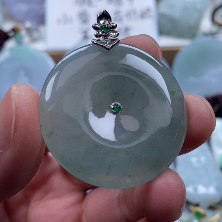 翡翠颈饰18K金镶嵌翡翠