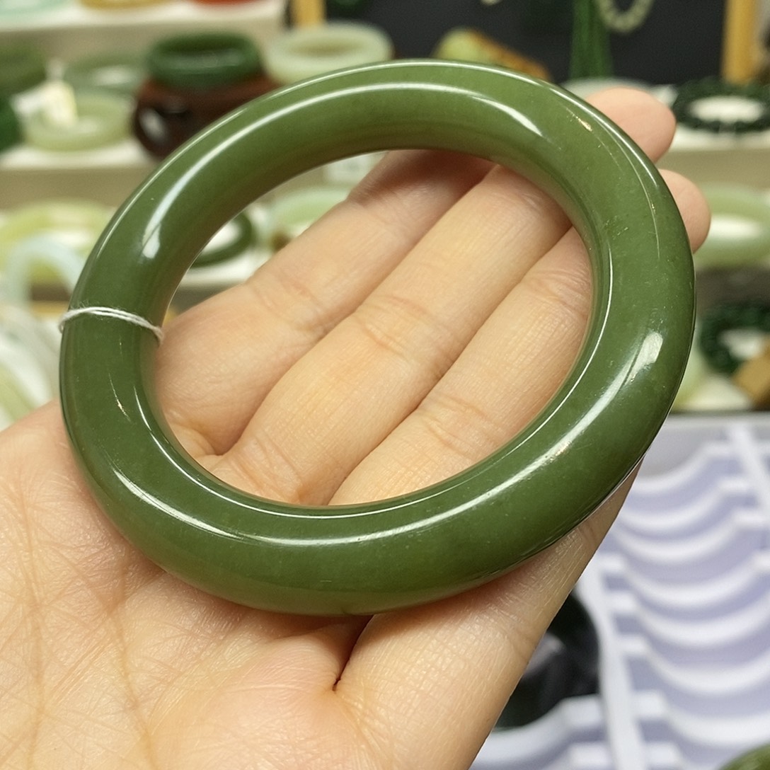 和田玉未镶嵌手镯