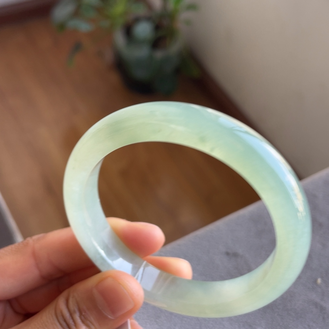 翡翠未镶嵌手镯冰润