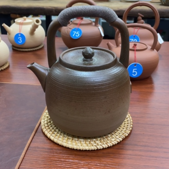 z*章泽雄粗陶提梁煮水壶一个