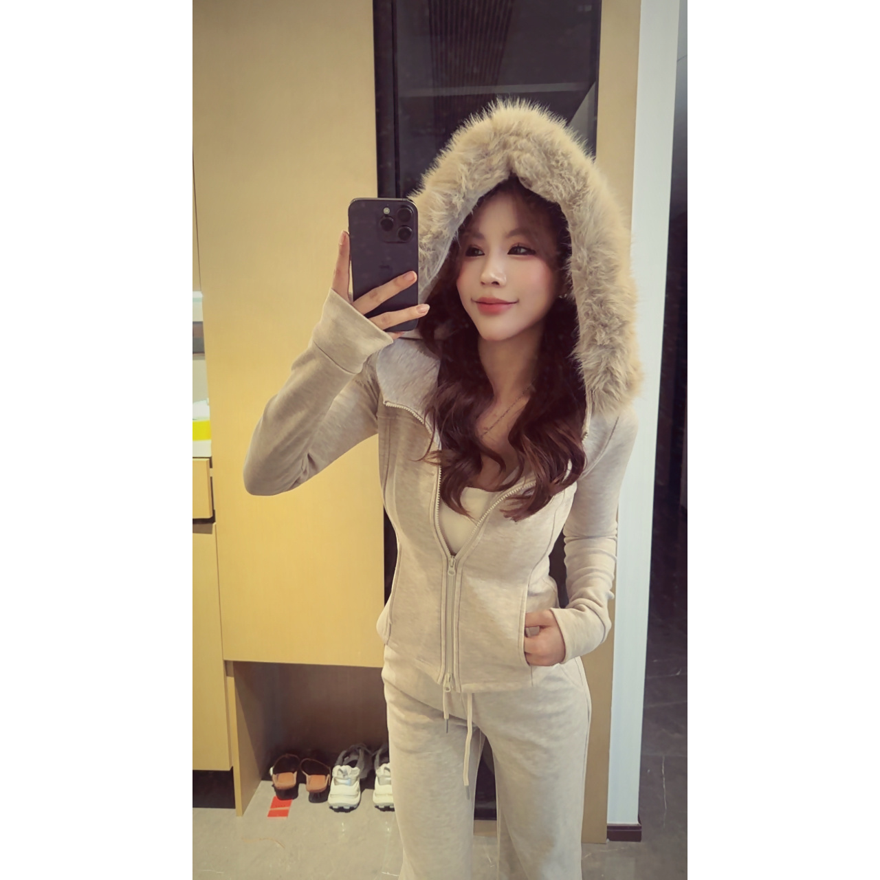 加绒加厚冬季新品2025新款简约毛毛大翻领加绒上衣+微喇裤卫衣女