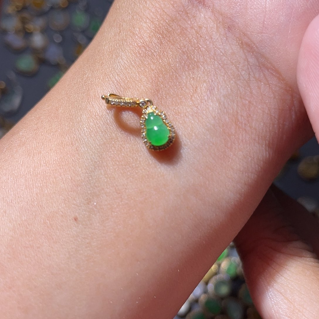 吊坠(不含链)18K金镶嵌翡翠