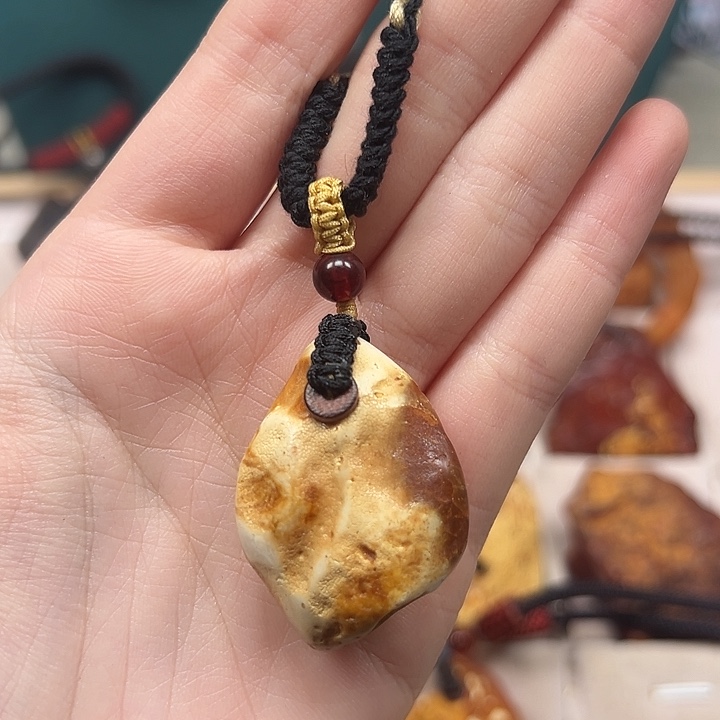 琥珀珠宝奇石未镶嵌