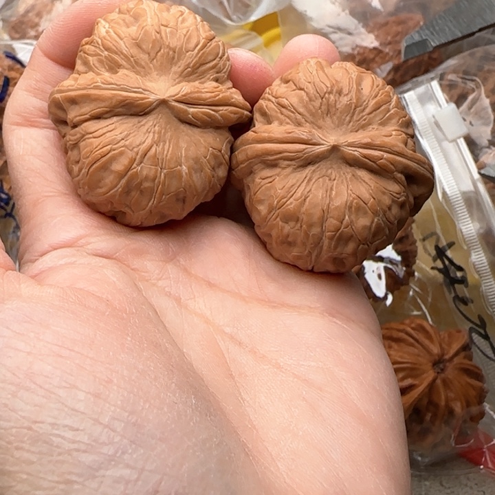 文玩核桃吊坠春**然元宝