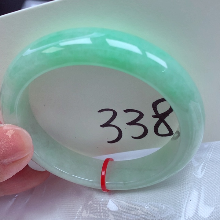 翡翠手镯未镶嵌翡翠