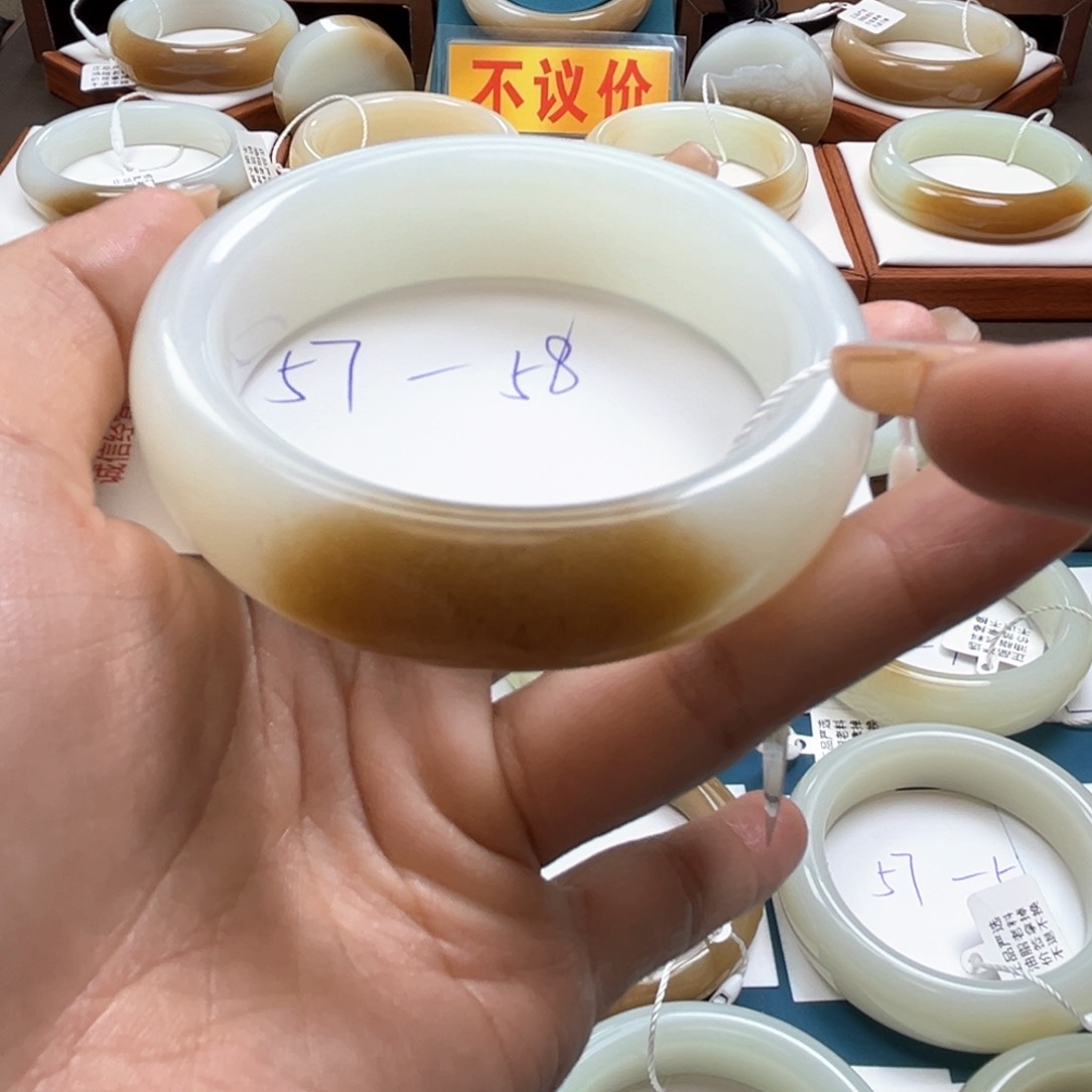 未镶嵌手镯和田玉