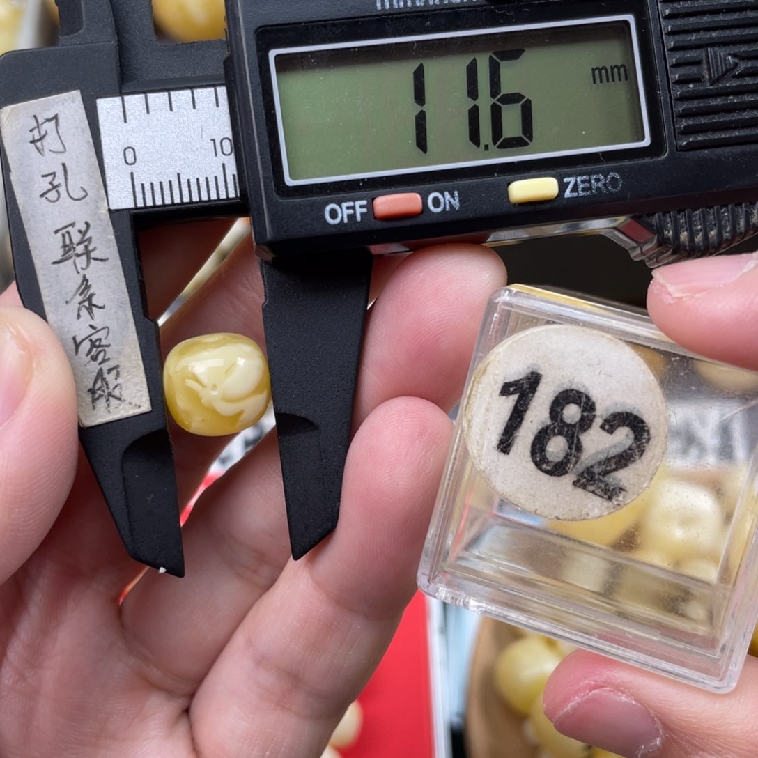 蜜蜡珠宝奇石未镶嵌