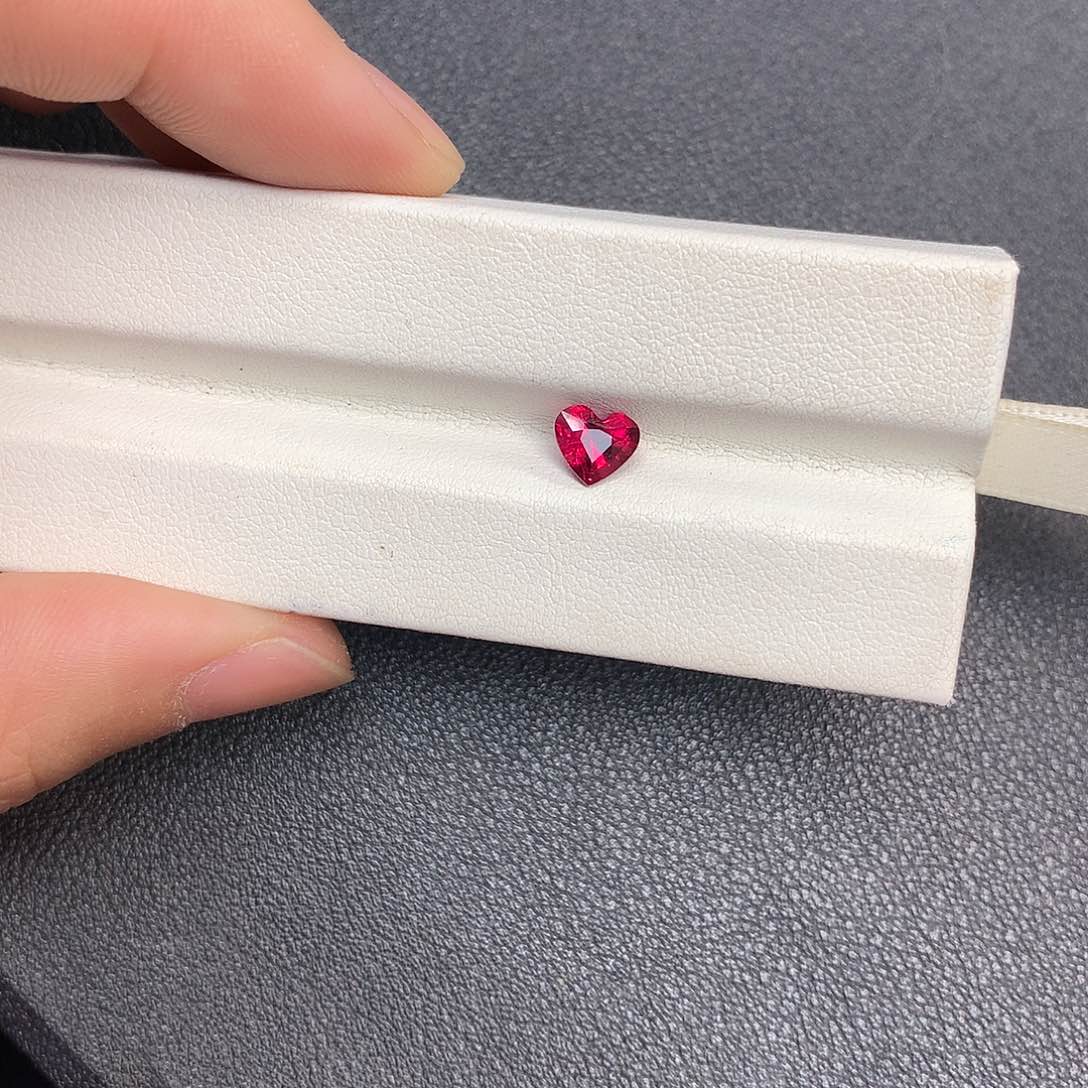 碧玺裸石未镶嵌0.7克拉