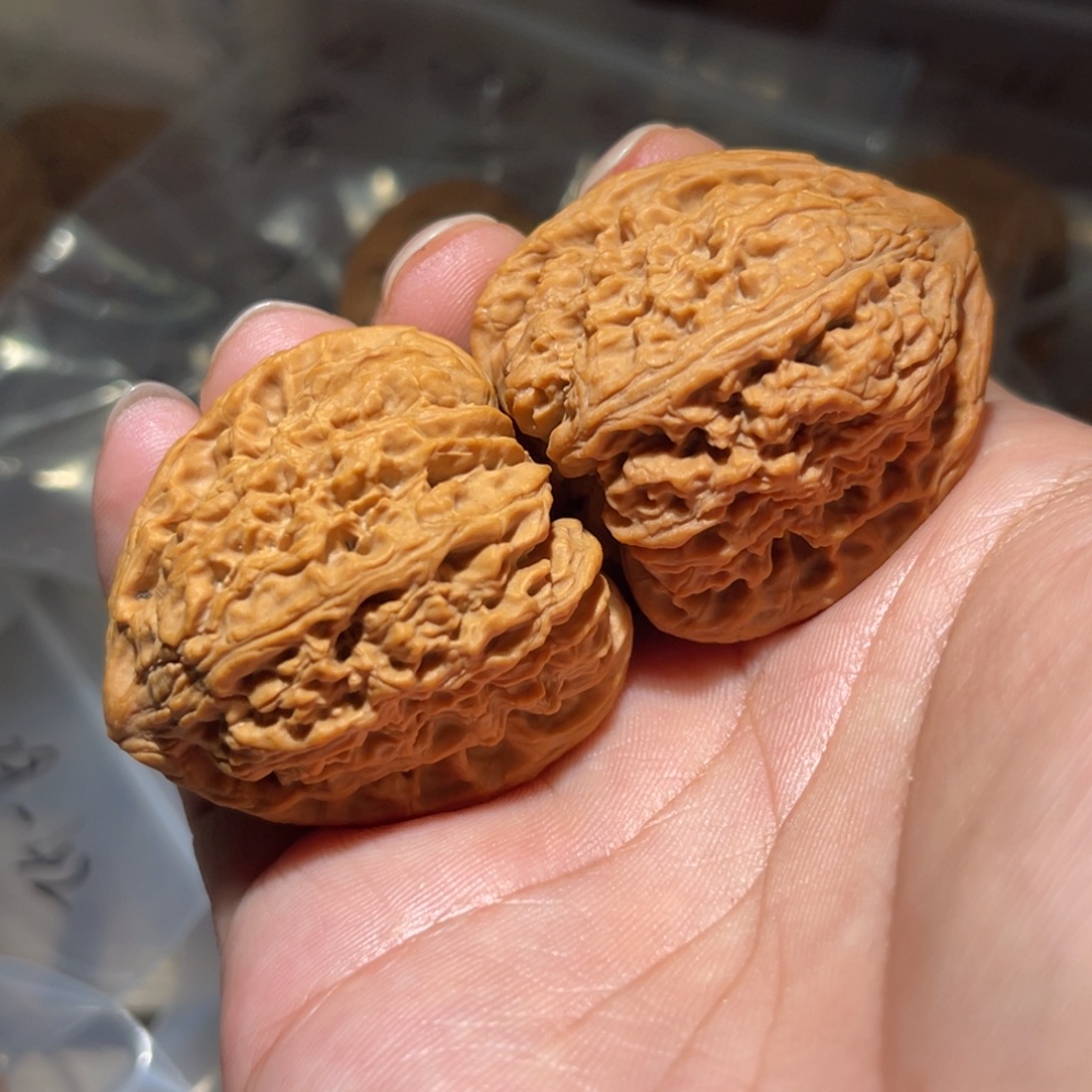 E***e文玩核桃吊坠38三角南疆石核桃