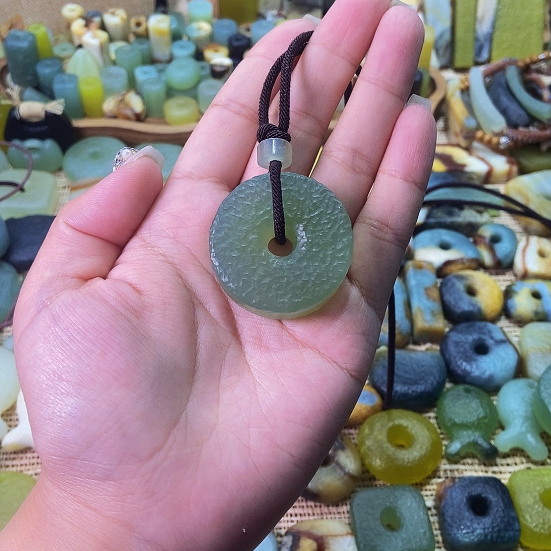 未镶嵌蛇纹石玉挂件大****朋