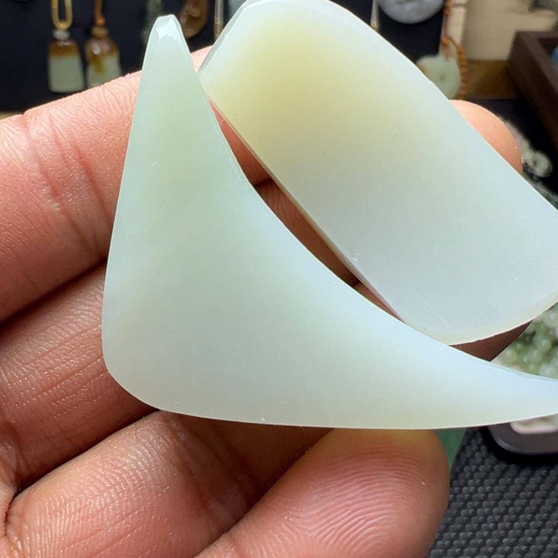 知***李和田玉（糖玉）未镶嵌珠宝半成品