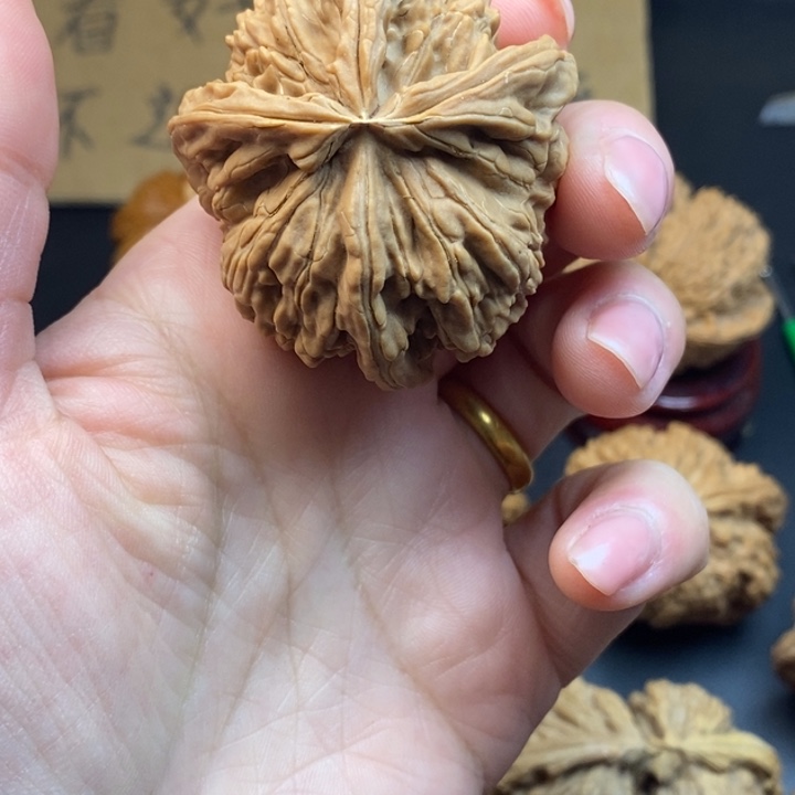 江***2文玩核桃吊坠瑕疵单只不退不换