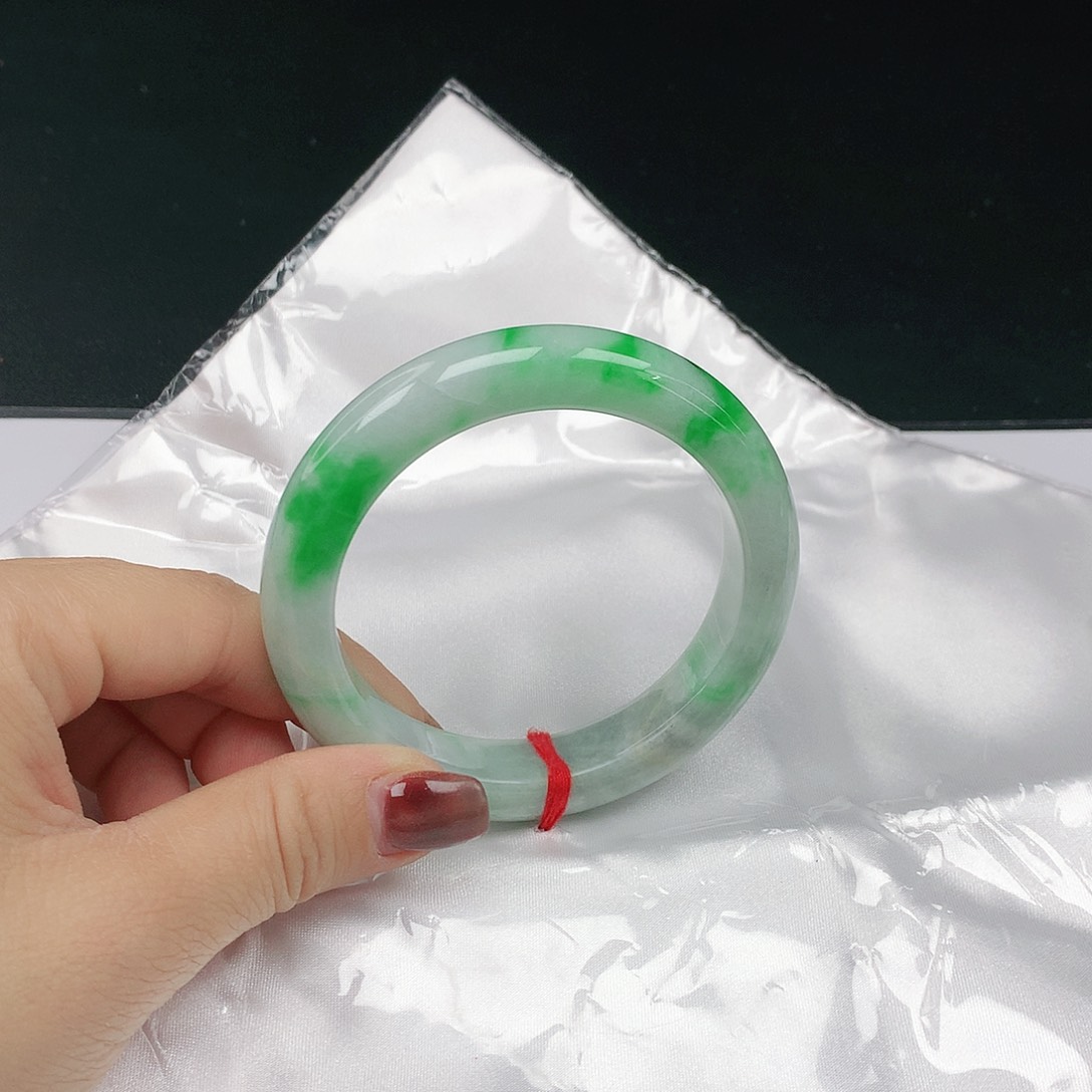 翡翠手镯未镶嵌翡翠335