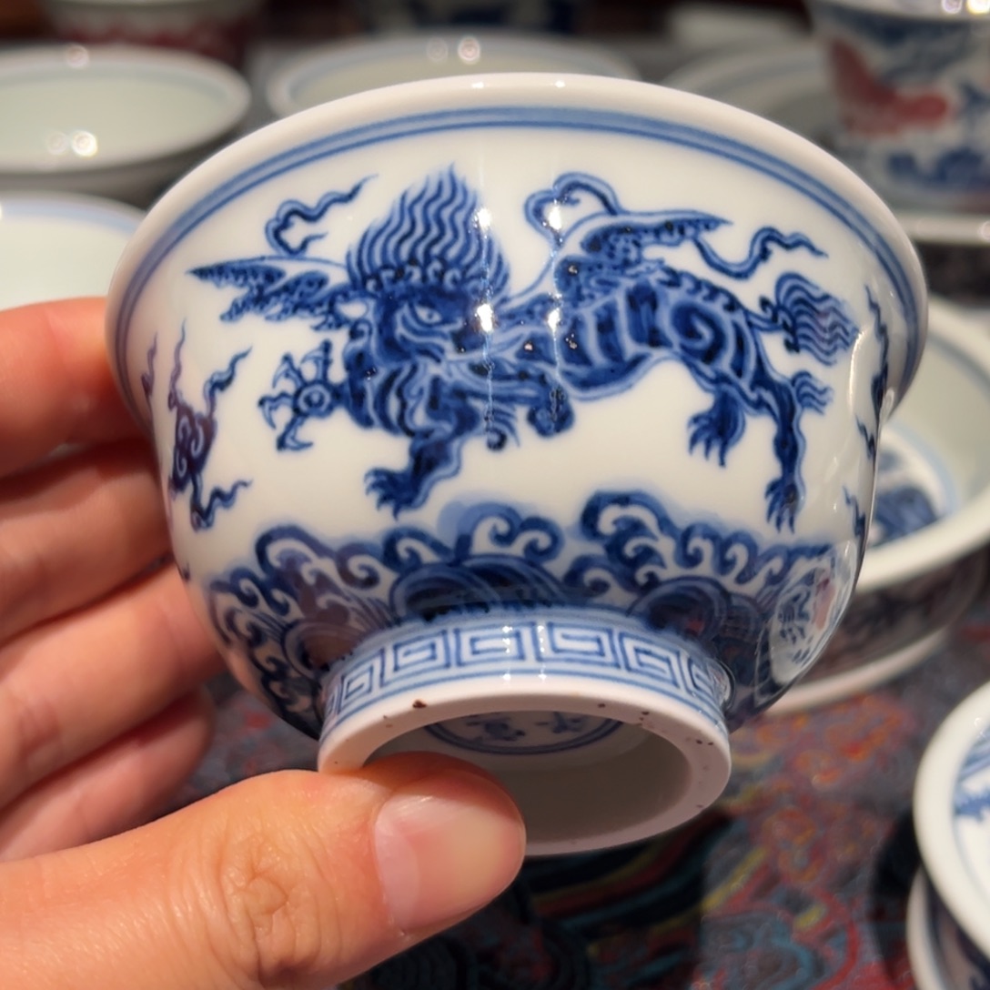 陶精品青花海水象压手杯口径约9.5厘米