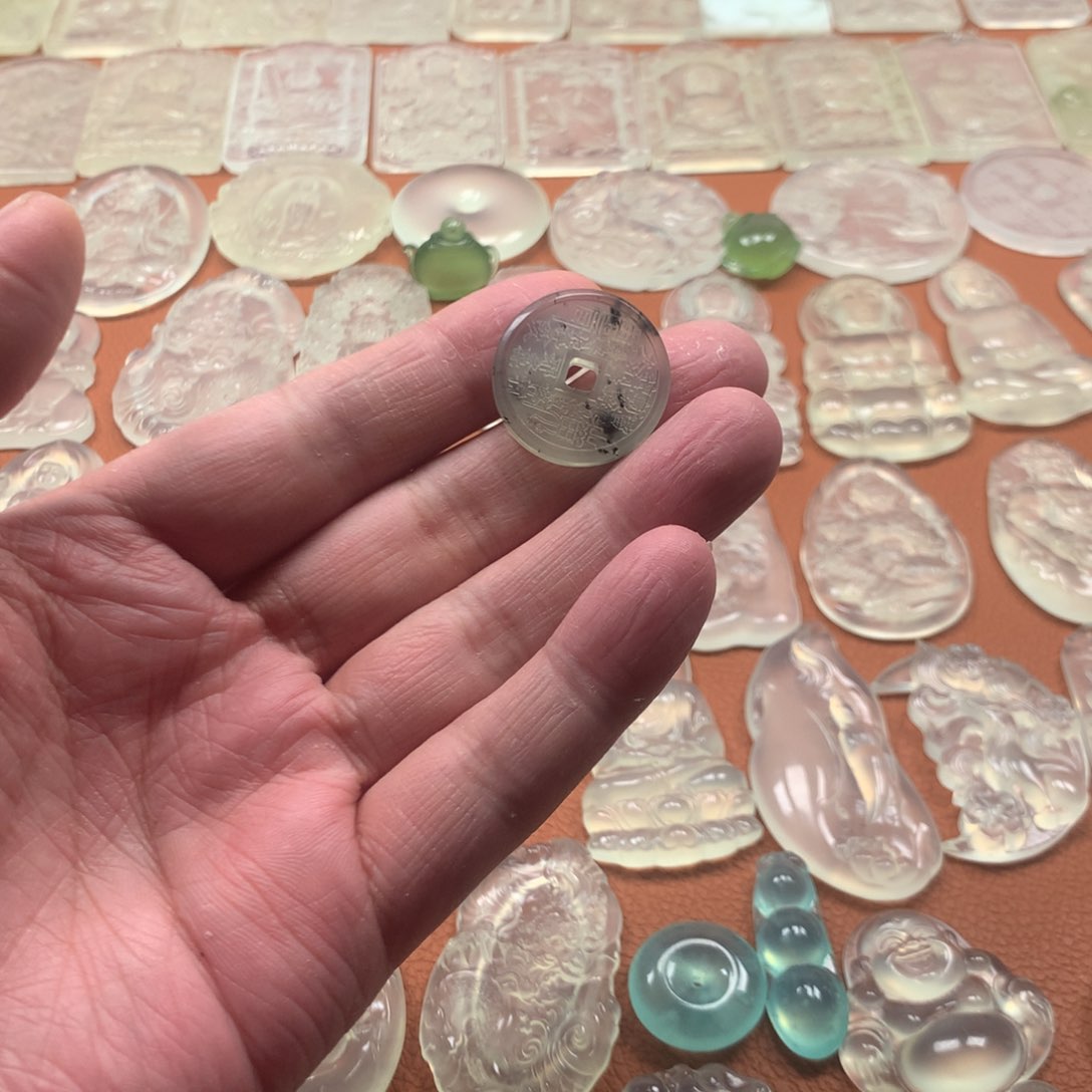 蛇纹石玉颈饰未镶嵌