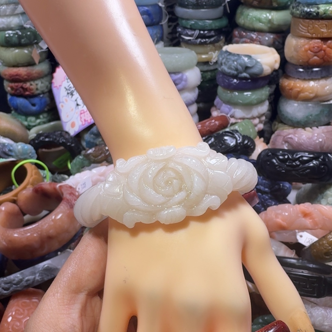 石英质玉（佘太翠）未镶嵌手镯38，61，微瑕不退换