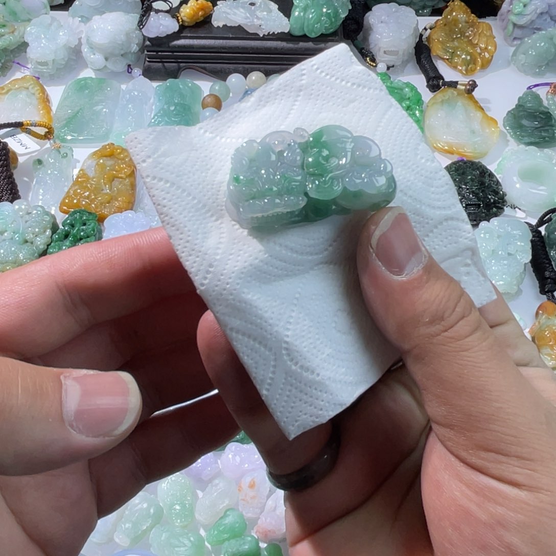 翡翠颈饰未镶嵌天然