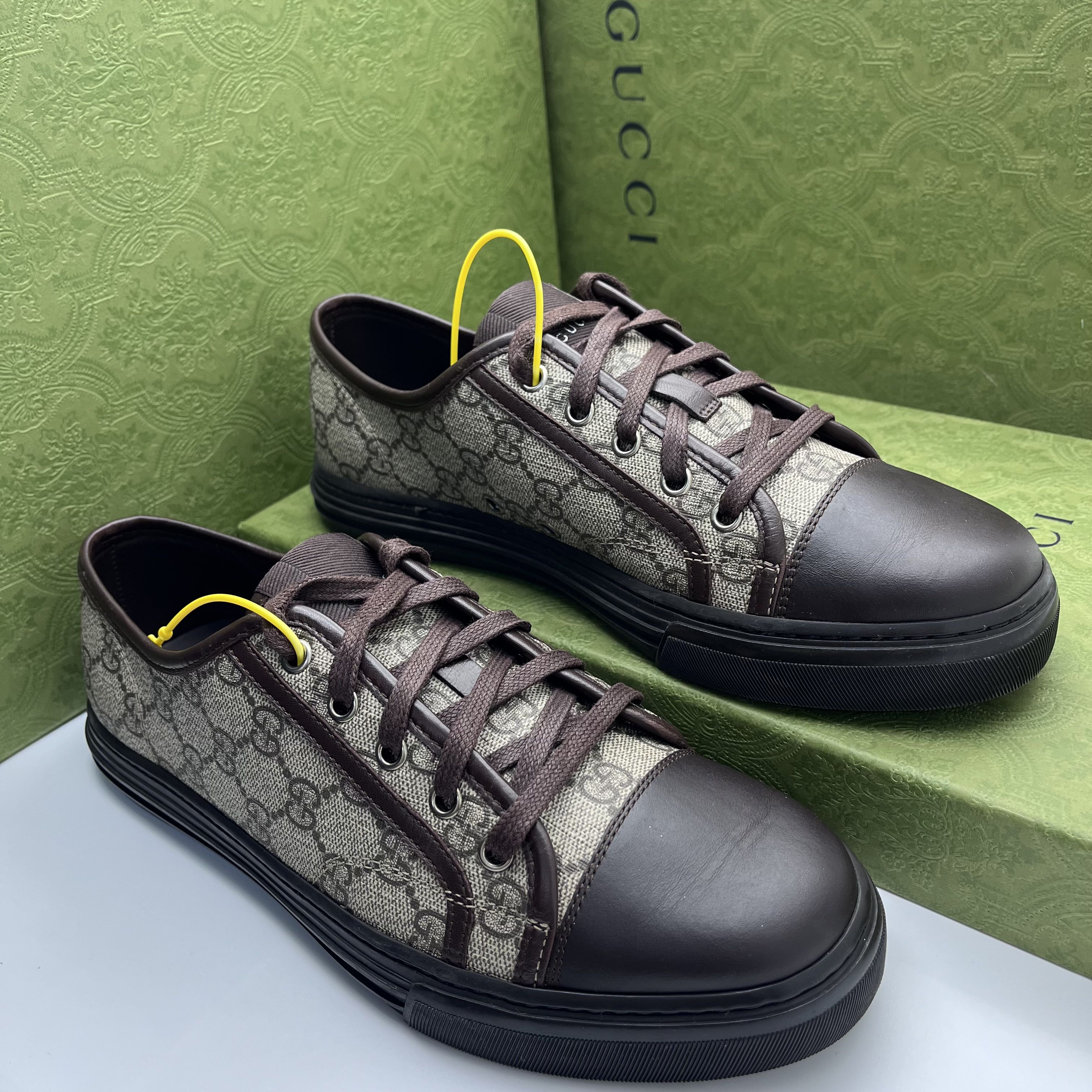 95新 GUCCI/古驰 42.5欧码/男士 棕色满印双G休闲系带板鞋