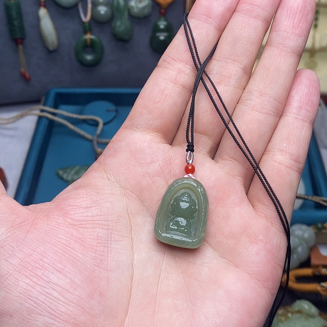 N***e和田玉未镶嵌颈饰