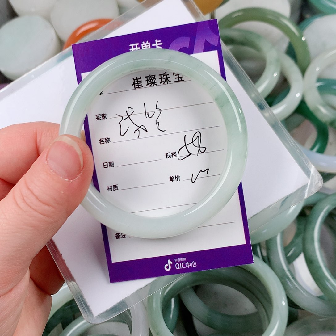 石英质玉未镶嵌手镯浅*