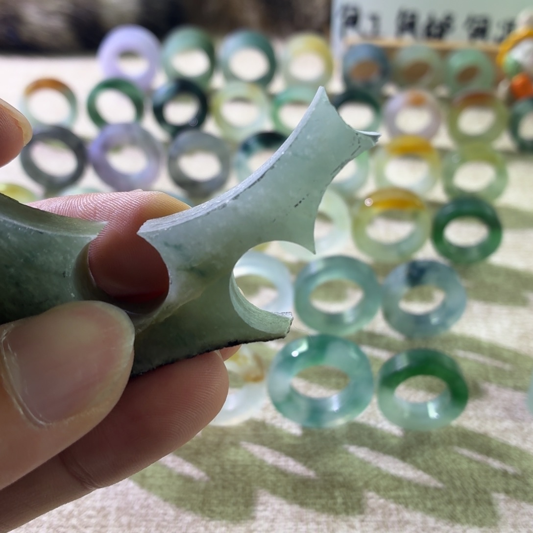 云***泽定制翡翠未镶嵌边角