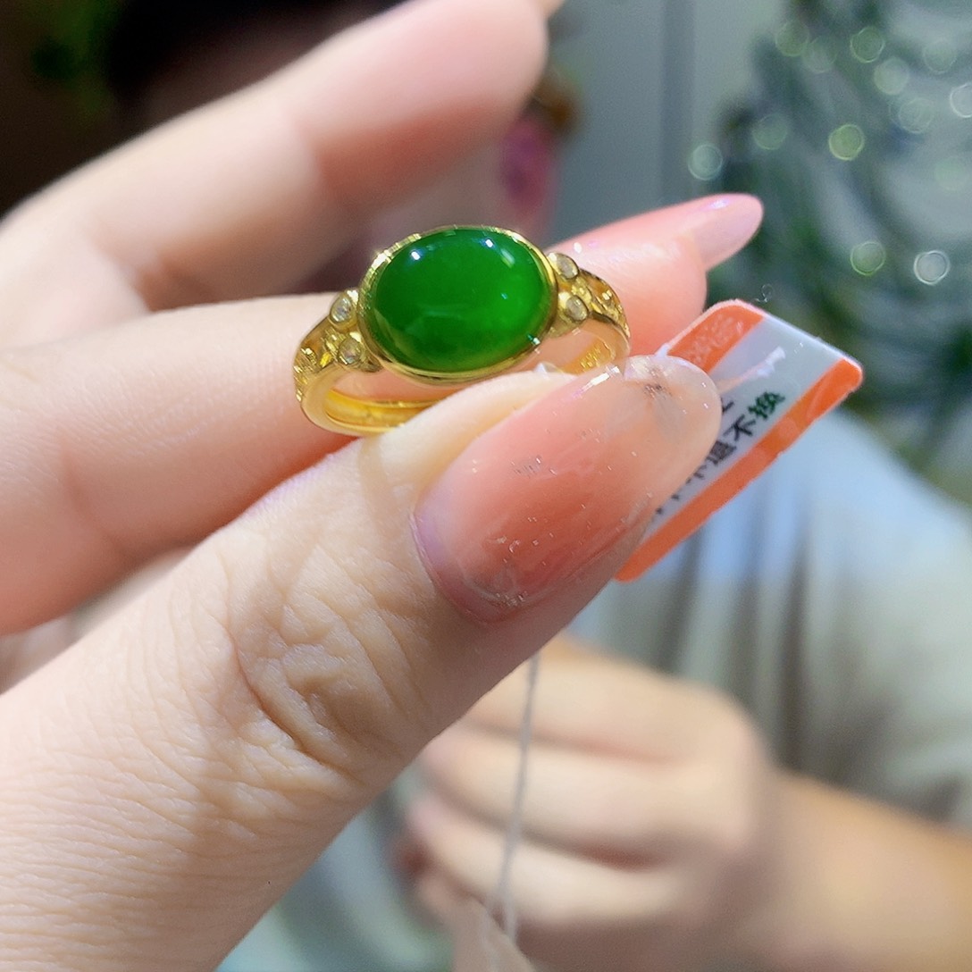 18K金镶嵌戒指和田玉（碧玉）